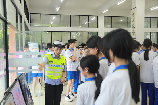 交警.JPG