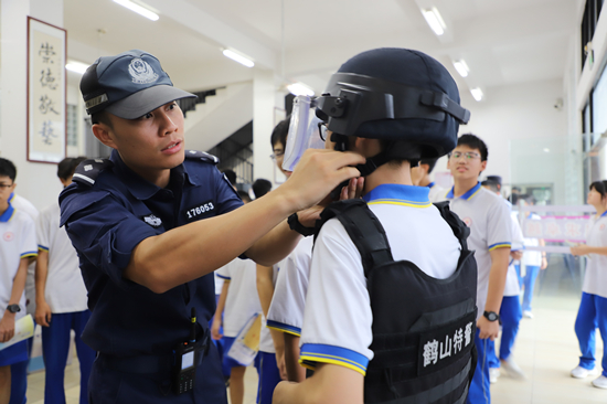 特警.JPG
